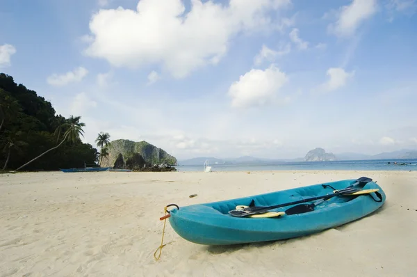 रेत पर Kayak — स्टॉक फ़ोटो, इमेज