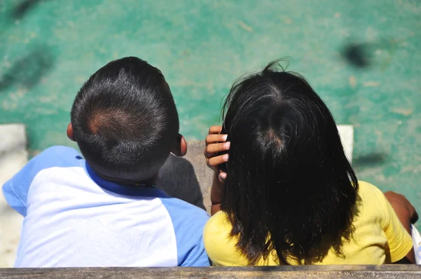 Niño y niña — Foto de Stock