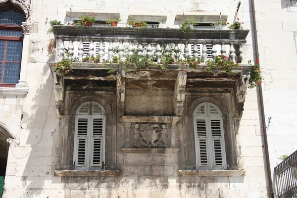 Split balcony — Stock Photo, Image