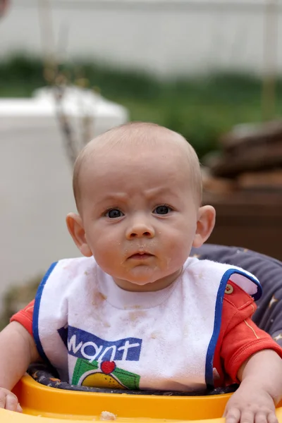 Cara de bebê bagunçada — Fotografia de Stock