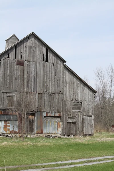 Stará dřevěná stodola — Stock fotografie