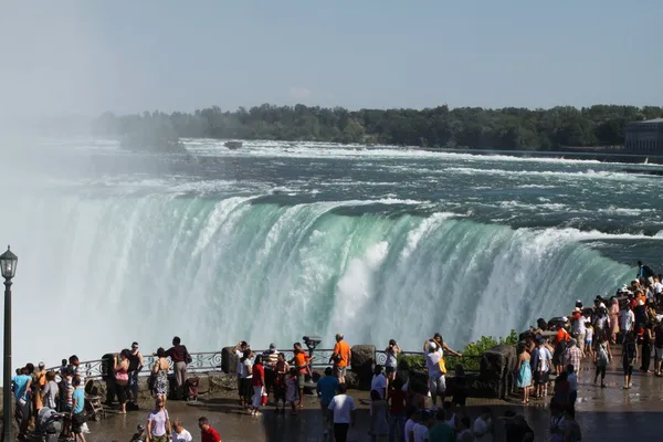 Niagara falls na krawędzi — Zdjęcie stockowe