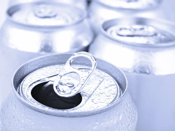 Latas de soda de plata —  Fotos de Stock