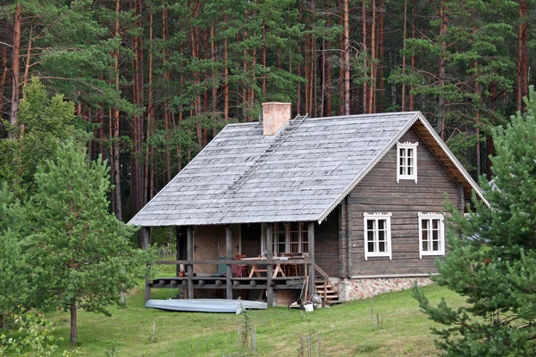 Forest cottage — Stockfoto