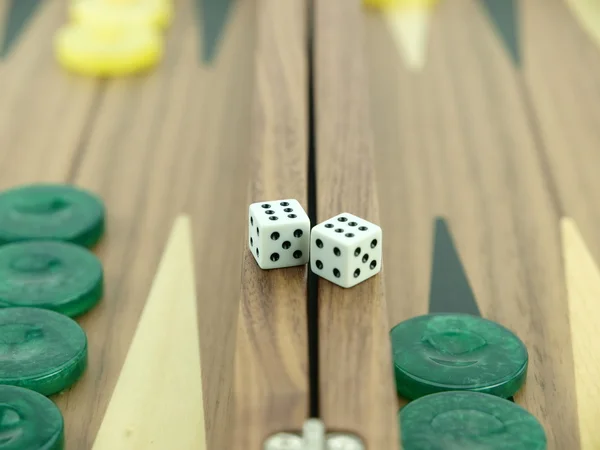 Backgammon ingesteld met dobbelstenen — Stockfoto