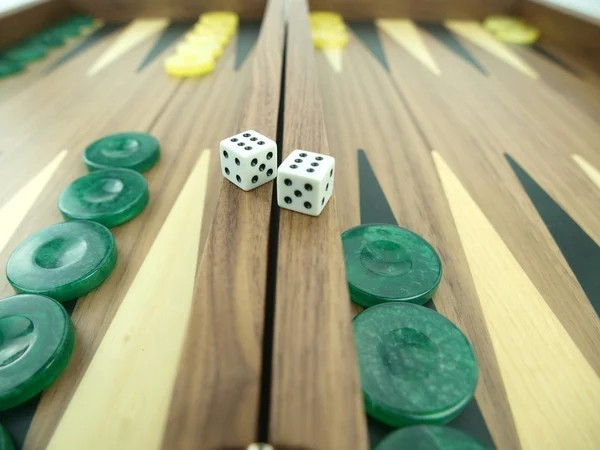 Jeu de backgammon avec dés — Photo