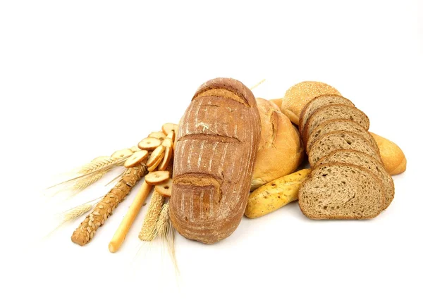 Verschiedene Brotsorten und andere Weizenprodukte — Stockfoto