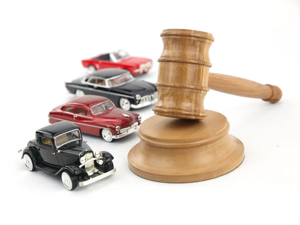 Gavel auction and cars — Stock Photo, Image