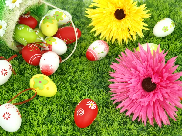 Flores y huevos de Pascua — Foto de Stock
