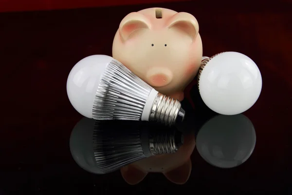 LED lampen met piggy bank — Stockfoto