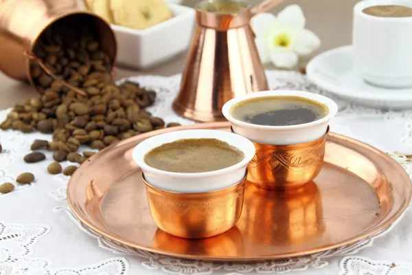 Stůl s řeckým nebo turecká káva — Stock fotografie