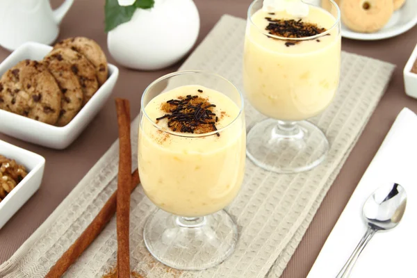 Söt vanilj pudding dessert — Stockfoto