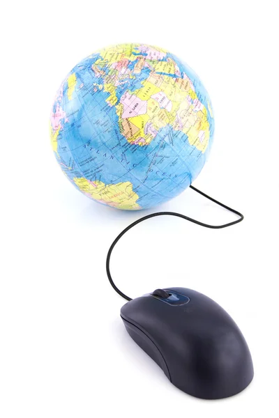 Computer mouse connected to a world globe — Stock Photo, Image