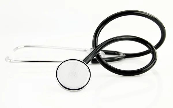 Estetoscópio médico sobre fundo branco — Fotografia de Stock