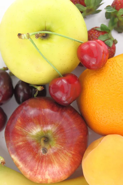 Különböző egészséges szaftos friss gyümölcsök — Stock Fotó