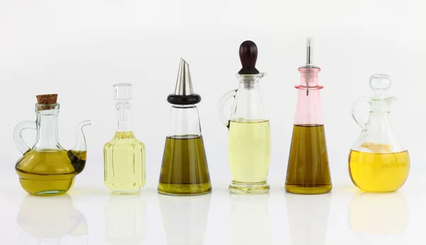 Różne butelki oliwy z oliwek — Zdjęcie stockowe