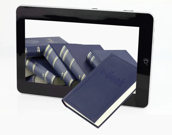Tablet computador com livros isolados em branco — Fotografia de Stock
