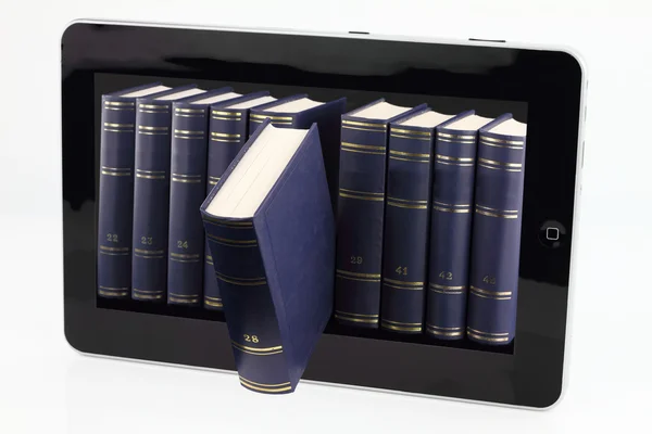 Tablet ordenador con libros aislados en blanco — Foto de Stock