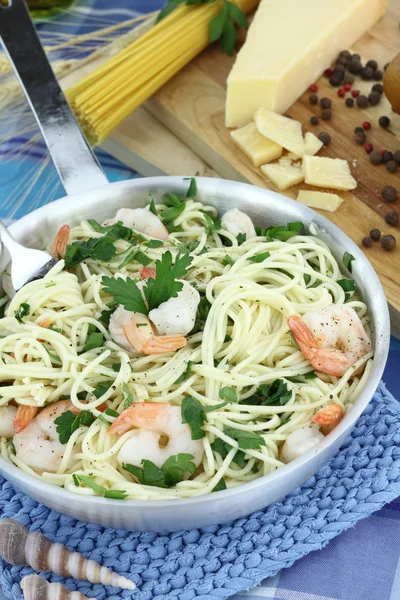 Spaghetti pasta with shrimp — Stock Photo, Image