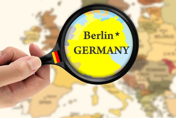 Zvětšovací sklo nad mapou Německa — Stock fotografie