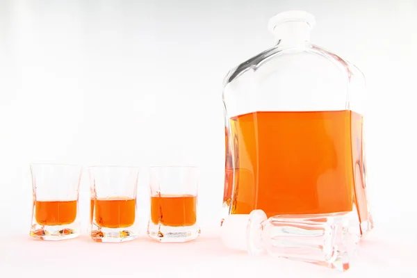 Liqueur buatan sendiri dalam gelas kecil — Stok Foto