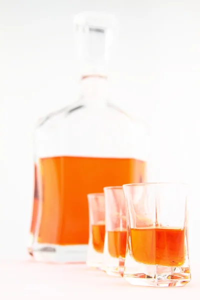Licor caseiro em copos pequenos — Fotografia de Stock