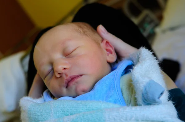 Neugeborenes Baby lizenzfreie Stockfotos