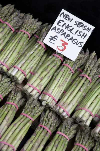 Mazzi di asparagi — Foto Stock