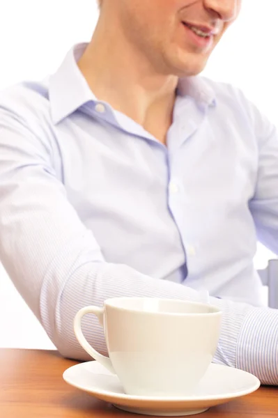 Jonge man met een kopje thee — Stockfoto