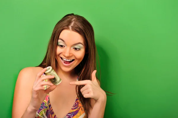 Retrato de uma mulher feliz com um fã de dólar americano — Fotografia de Stock