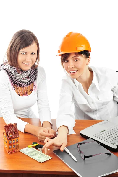 Portrait of two young women discussing construction project. — Stock Photo, Image