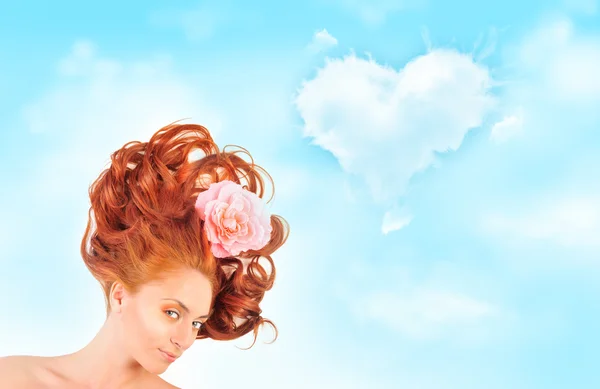 Gyönyörű meztelen nő, csodálatos haj divat fotó — Stock Fotó