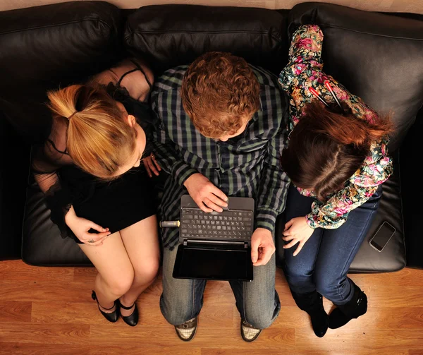Happy students group demonstrating relaxation and friendship — Stock Photo, Image