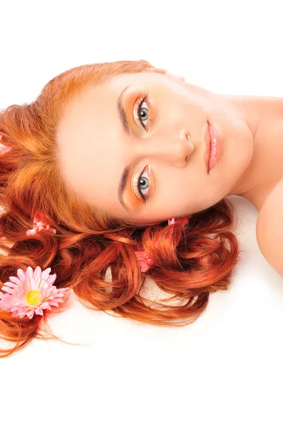 Closeup retrato de jovem bela mulher caucasiana com hai vermelho — Fotografia de Stock