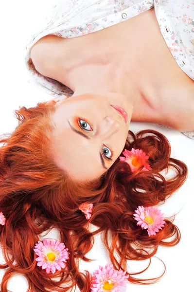Closeup retrato de jovem bela mulher caucasiana com hai vermelho — Fotografia de Stock