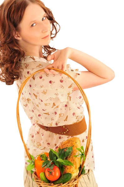 Primer plano retrato de mujer joven caucásica con cesta de paja de f —  Fotos de Stock