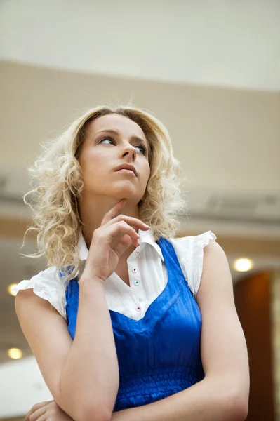 A portrait of a young business woman in a hall of an office buil — Stock Photo, Image