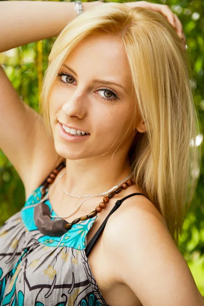 Portrait of a happy young woman posing in a park - Outdoor — Stock Photo, Image