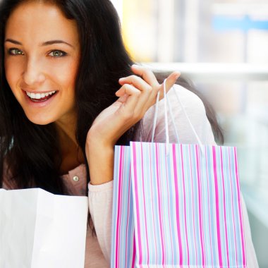 iki alışveriş merkezi loo adlı bankta oturan alışveriş kadın heyecan