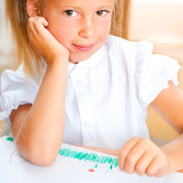 Little girl looking for a drawing concept wile painting picture — Stock Photo, Image