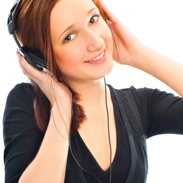 Mulher bonita com fones de ouvido, ela é ouvir a música — Fotografia de Stock