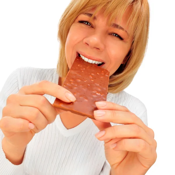 A gyönyörű felnőtt nő, kezében nagy chocolat Vértes portréja — Stock Fotó