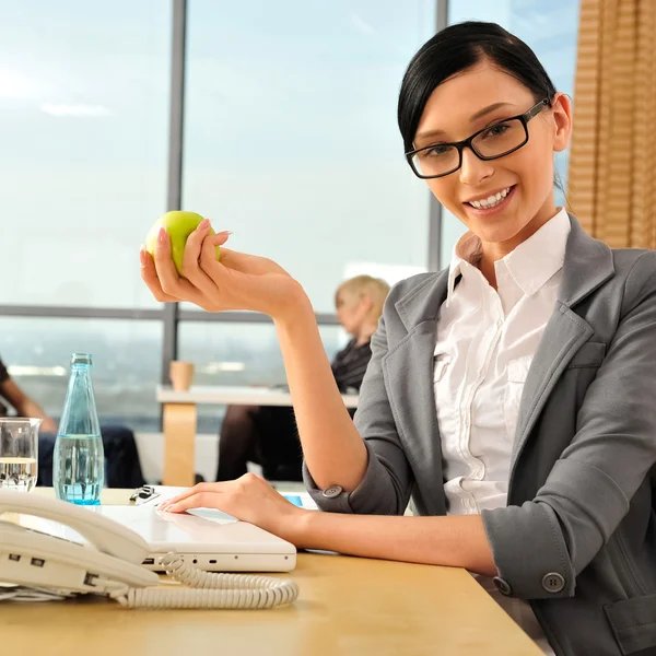Closeup portrait of cute young business woman smiling at her wor — Stock Photo, Image