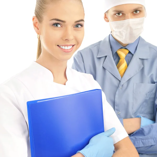 Porträt eines lächelnden Arztes mit seinem Kollegen vor dem — Stockfoto