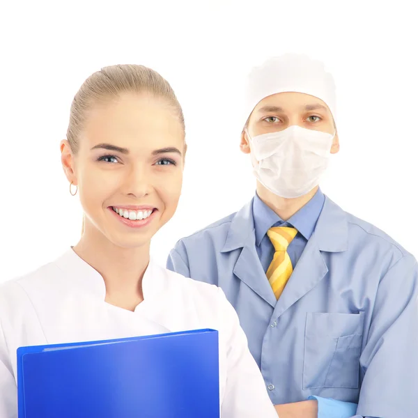Portret uśmiechający się lekarz z kolegą przed ca — Zdjęcie stockowe