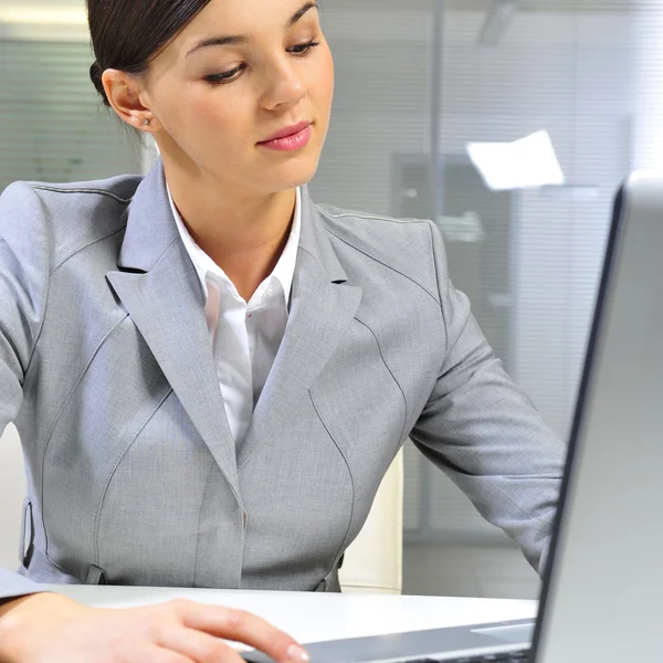 Young business woman on a laptop at her office. Working — Stock Photo, Image