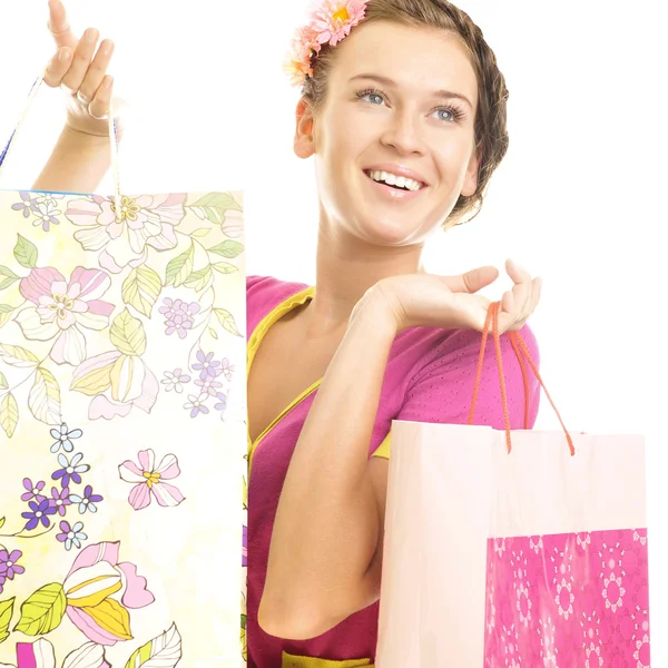 Retrato de mulher encantadora com sacos de compras sobre branco — Fotografia de Stock