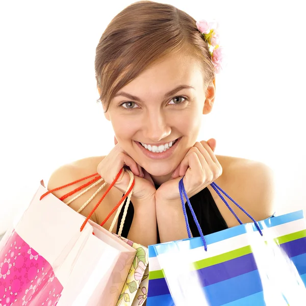 Retrato de mujer encantadora con bolsas de compras sobre blanco —  Fotos de Stock