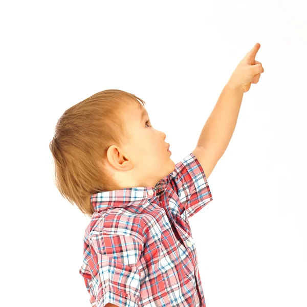 Портрет счастливого маленького мальчика на белом фоне, отворачивающегося — стоковое фото