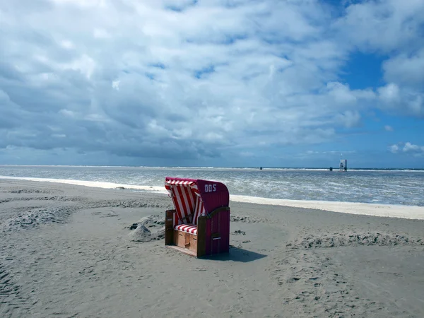 Amrum Almanya adada beachchairs — Stok fotoğraf